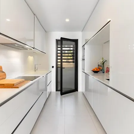 Luxury 3 Bed Ground Floor With Sea View Estepona